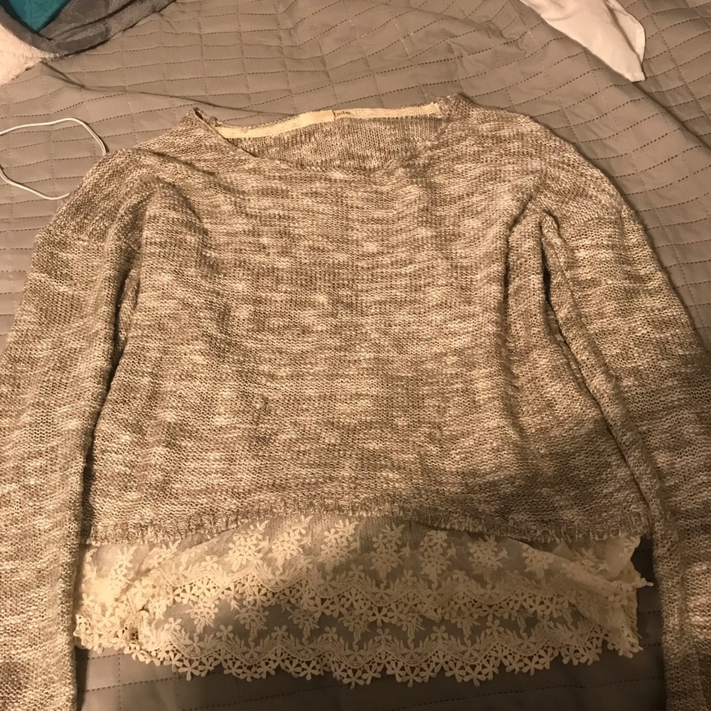 Rewind grey sweater with white lace at bottom